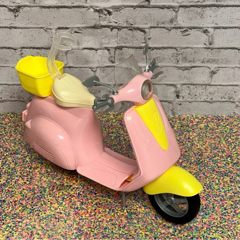 Barbie 2016 Vespa Scooter Moped Motorcycle Bike Basket Pink & Yellow